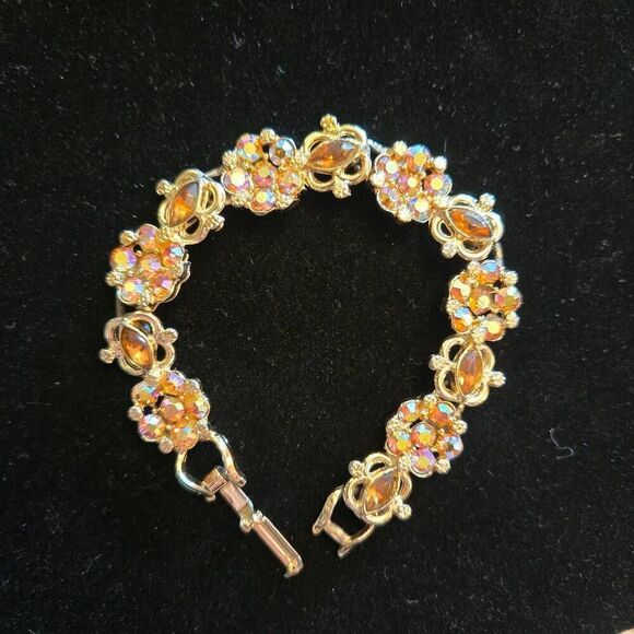 Vintage Jewelry - Vintage Floral Rhinestone Link Bracelt Gold Tone